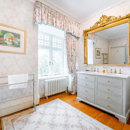 5 Bed In Staveley Oc-Lr107 *