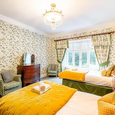 5 Bed In Staveley Oc-Lr107 *